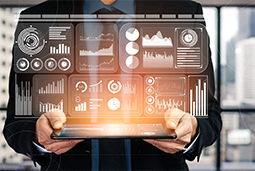 维多利亚老品牌VIC国际：深化、多元｜供需两端打造复合型人才