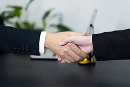 池州市政府与维多利亚老品牌VIC国际举行合作研讨座谈会暨合作项目签约仪式